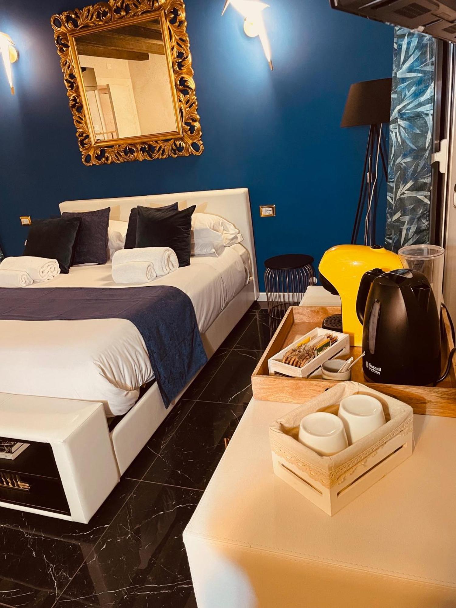 Dimora Fattorini B&B Кьоджа Номер фото